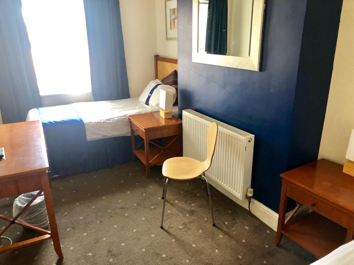 Stalbridge 3* Liverpool